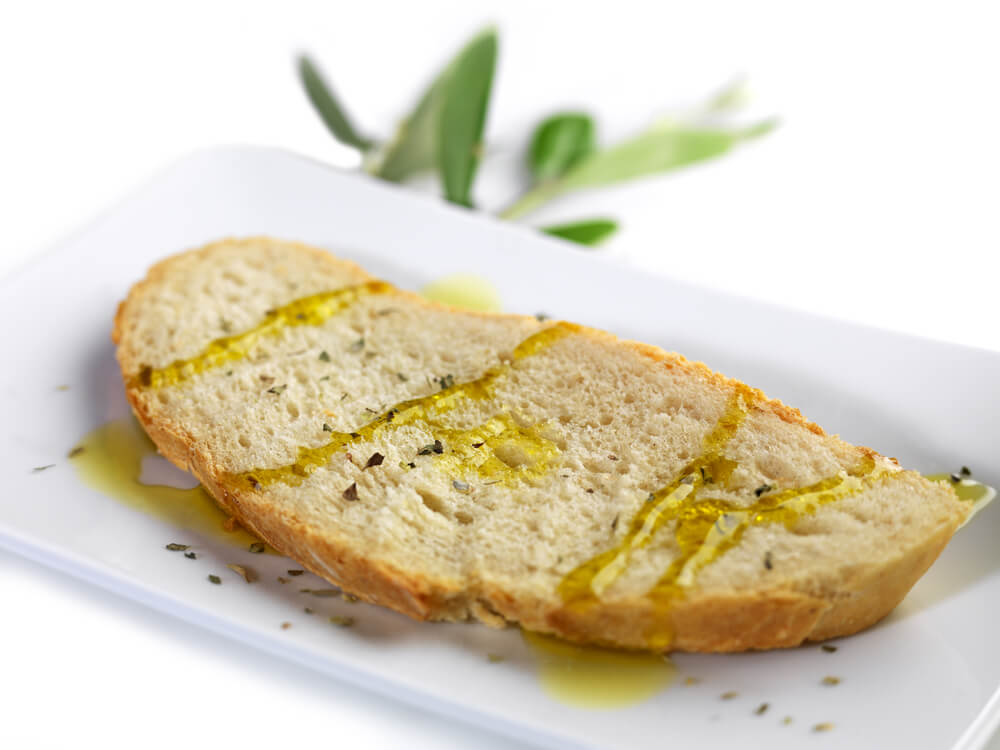 Pane e olio EVO: si prende cura della digestione